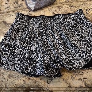 Reversible lulu lemon shorts - 4 inch